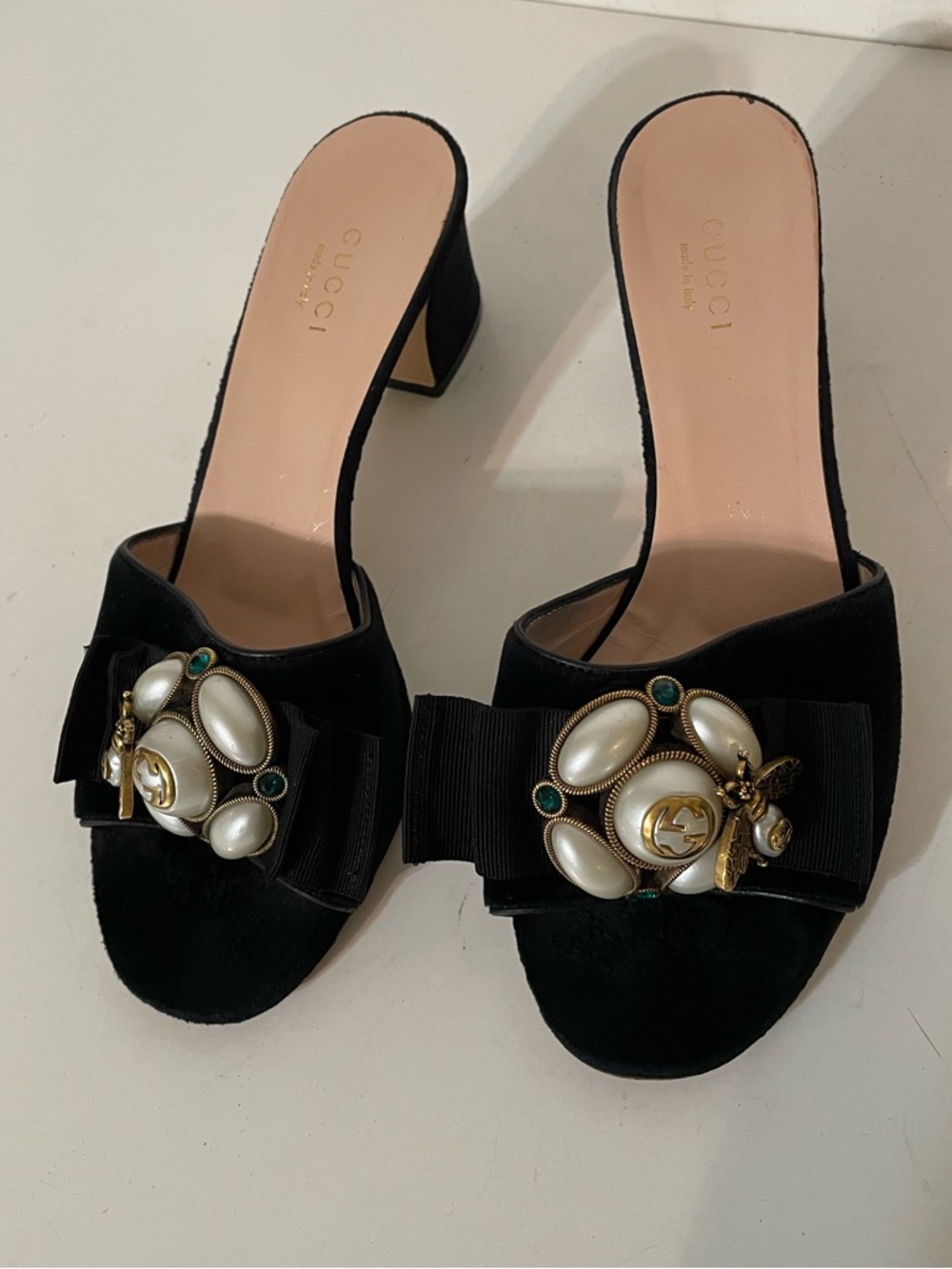 Gucci Etoile Velvet Heels with Pearls and Bee